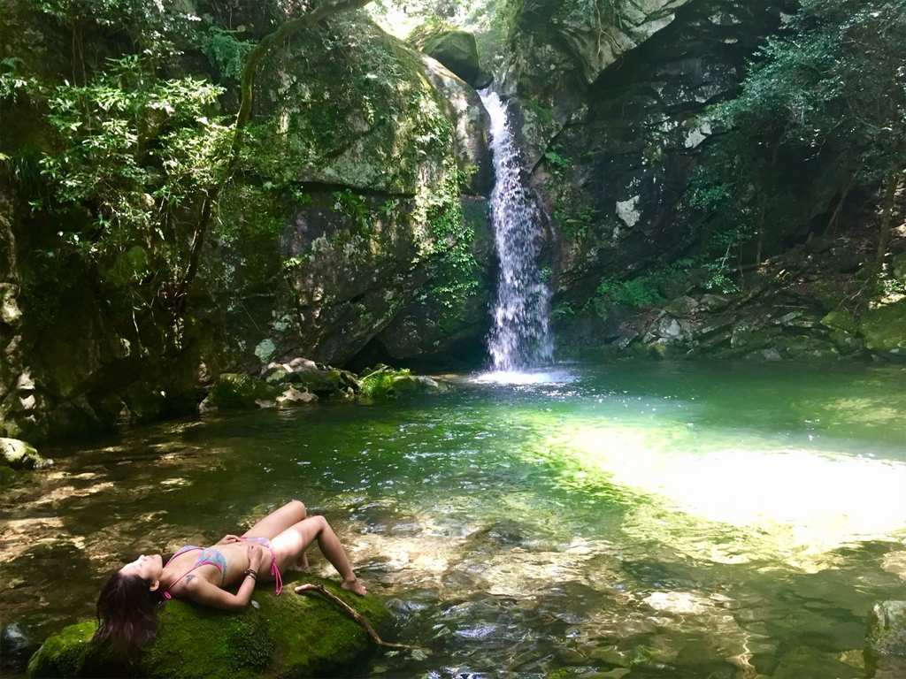Deep Mountain Waterfall Hike – Emerald Pool Waterfall