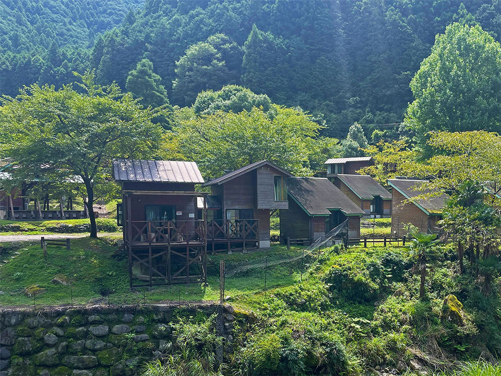 unbeaten-japan-tours-cabin-camping Unbeaten Japan Tours - Cabin Camping